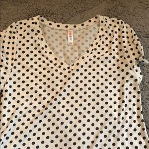 LuLaRoe christy tee. Size medium Polka Dots!!!!